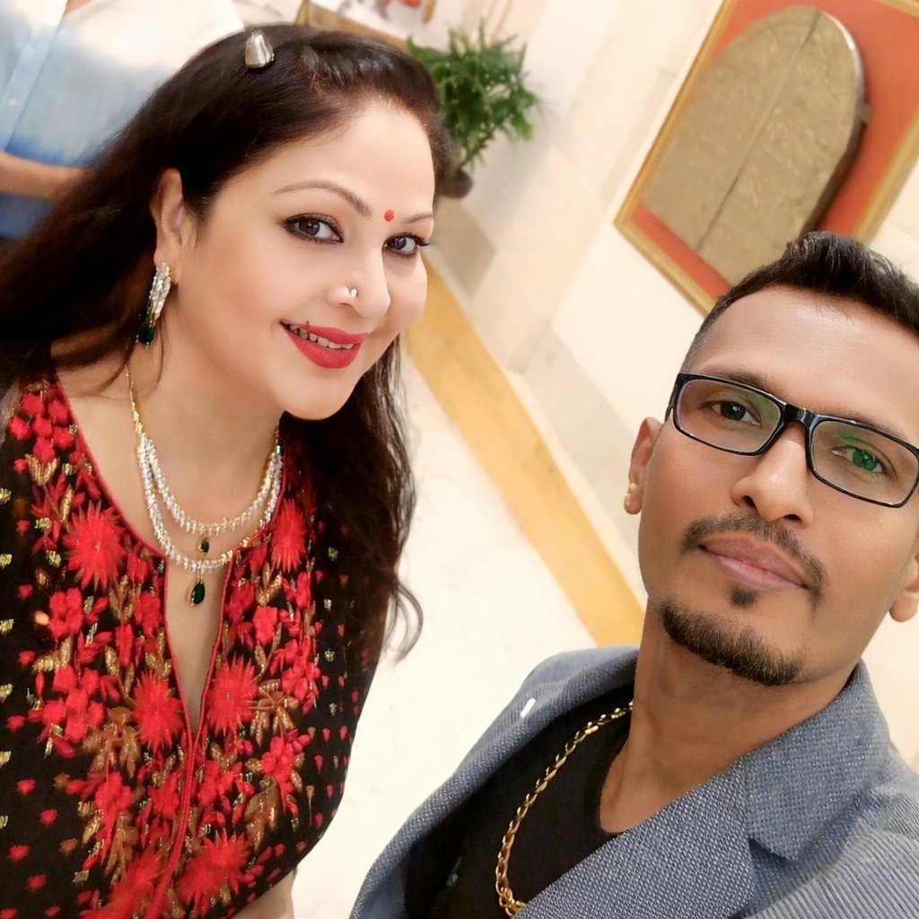 dhhrmony's tweet photo. At an event with my favourite actress #ratiagnihotri #dhhrmony #dhhrmonymusic https://t.co/LhipJ9EJ9i