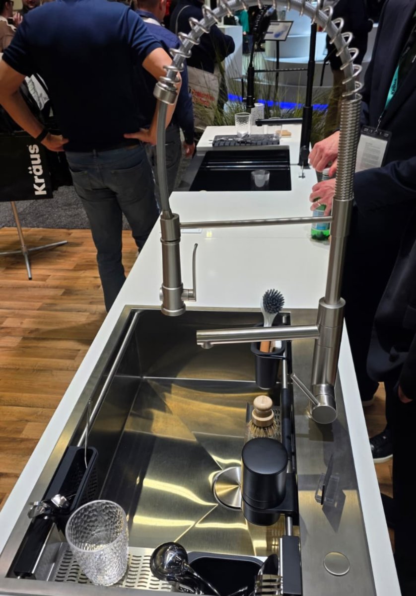 langskitchens's tweet image. Beautiful and hardworking workstation sink and faucet from Kraus seen at KBIS — perfect for busy kitchens! 🍽️
#KBIS #KitchenRemodel #FunctionalDesign
