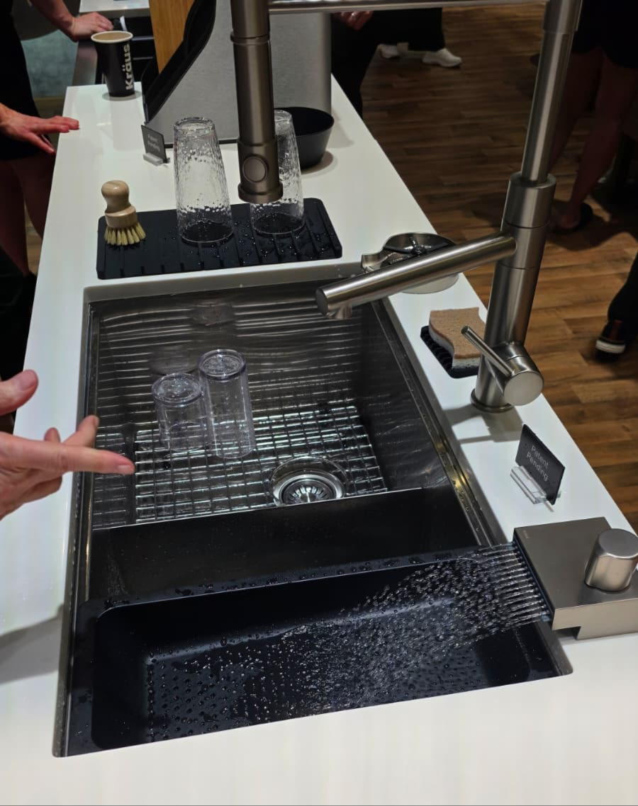 langskitchens's tweet image. Beautiful and hardworking workstation sink and faucet from Kraus seen at KBIS — perfect for busy kitchens! 🍽️
#KBIS #KitchenRemodel #FunctionalDesign