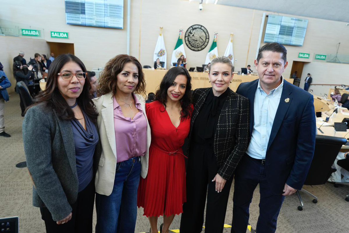 💼📋 Es jueves de sesión y desde el @congresogto seguimos trabajando con compromiso y responsabilidad, con iniciativas y propuestas que mejoren directamente la vida de tu familia y de #Guanajuato.

#SigamosTrabajando #DiputadaAmiga