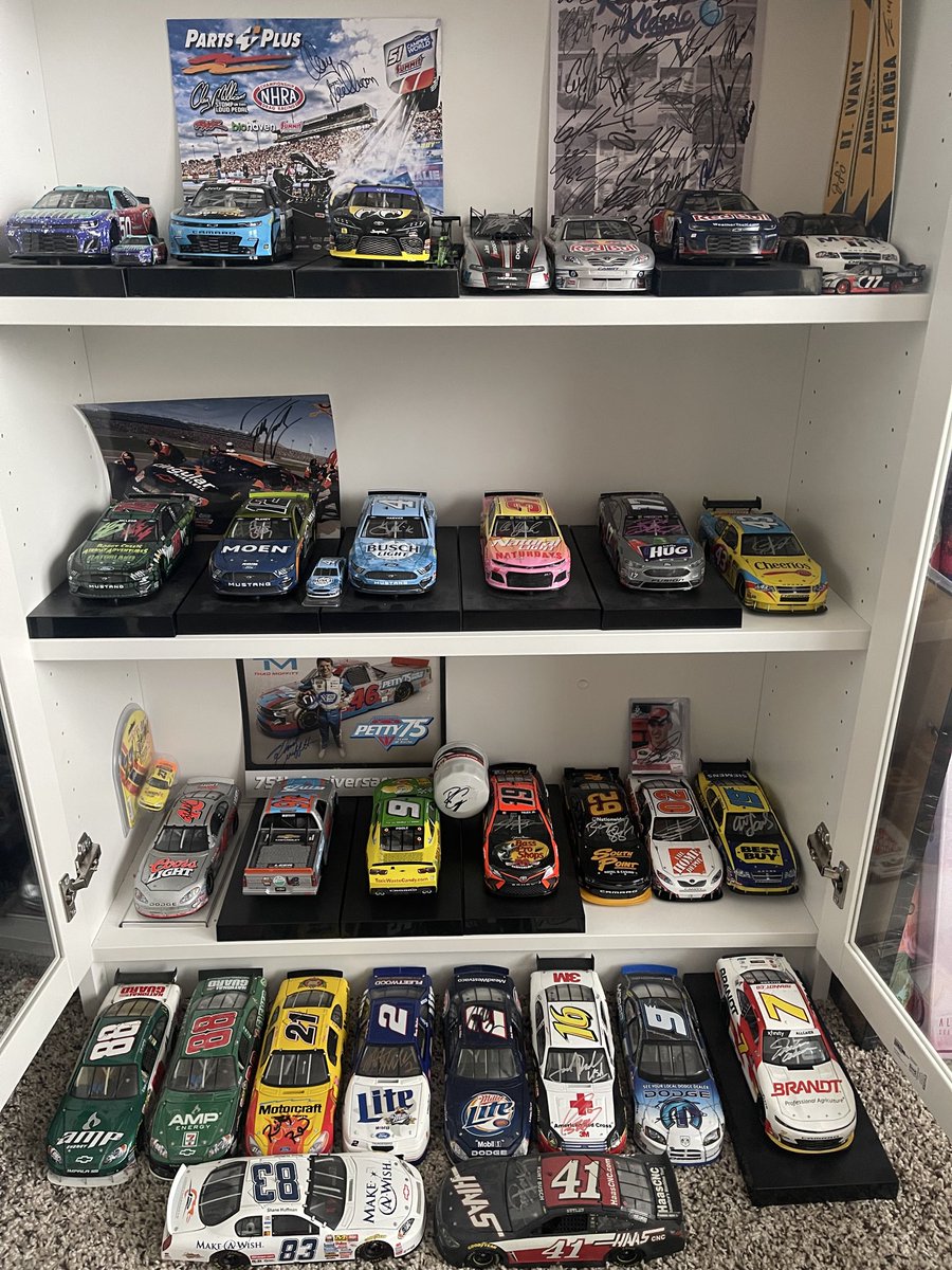 _coooooole_'s tweet photo. @DirtyMoMedia @Lionel_Racing It ain’t much, but it’s honest work 🚗 https://t.co/me0K5BGd4q
