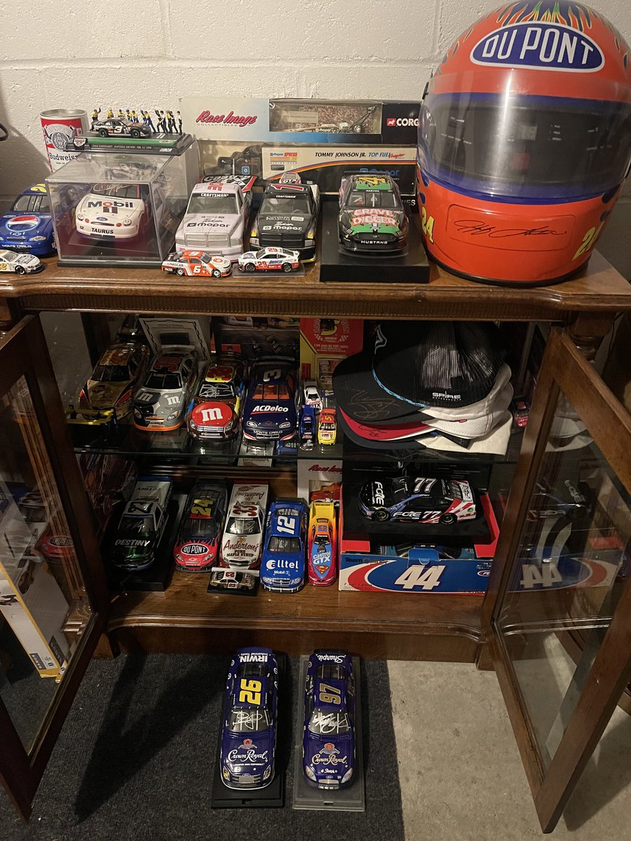 _coooooole_'s tweet photo. @DirtyMoMedia @Lionel_Racing It ain’t much, but it’s honest work 🚗 https://t.co/me0K5BGd4q