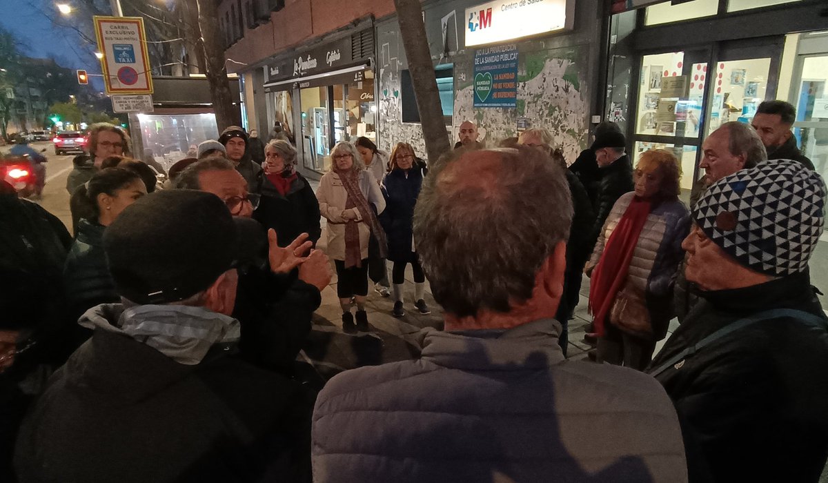 SANIDAD PÚBLICA-LATINA 
Concentración delante dl C.S. Puerta del Ángel, hoy 19/02, <a href="/APVecinosPAngel/">Sanidad pública SOS Puerta del Angel</a> para defender la Sanidad Pública y debatir sobre
- la importancia de luchar en los barrios 
- ls próximas movilizaciones 
- ls límites previstos a la ley 15/97