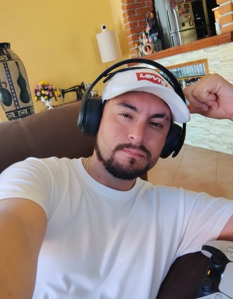monsterpp94's tweet photo. ¿Quién para jugar Fornite? https://t.co/cplhdiv0bH