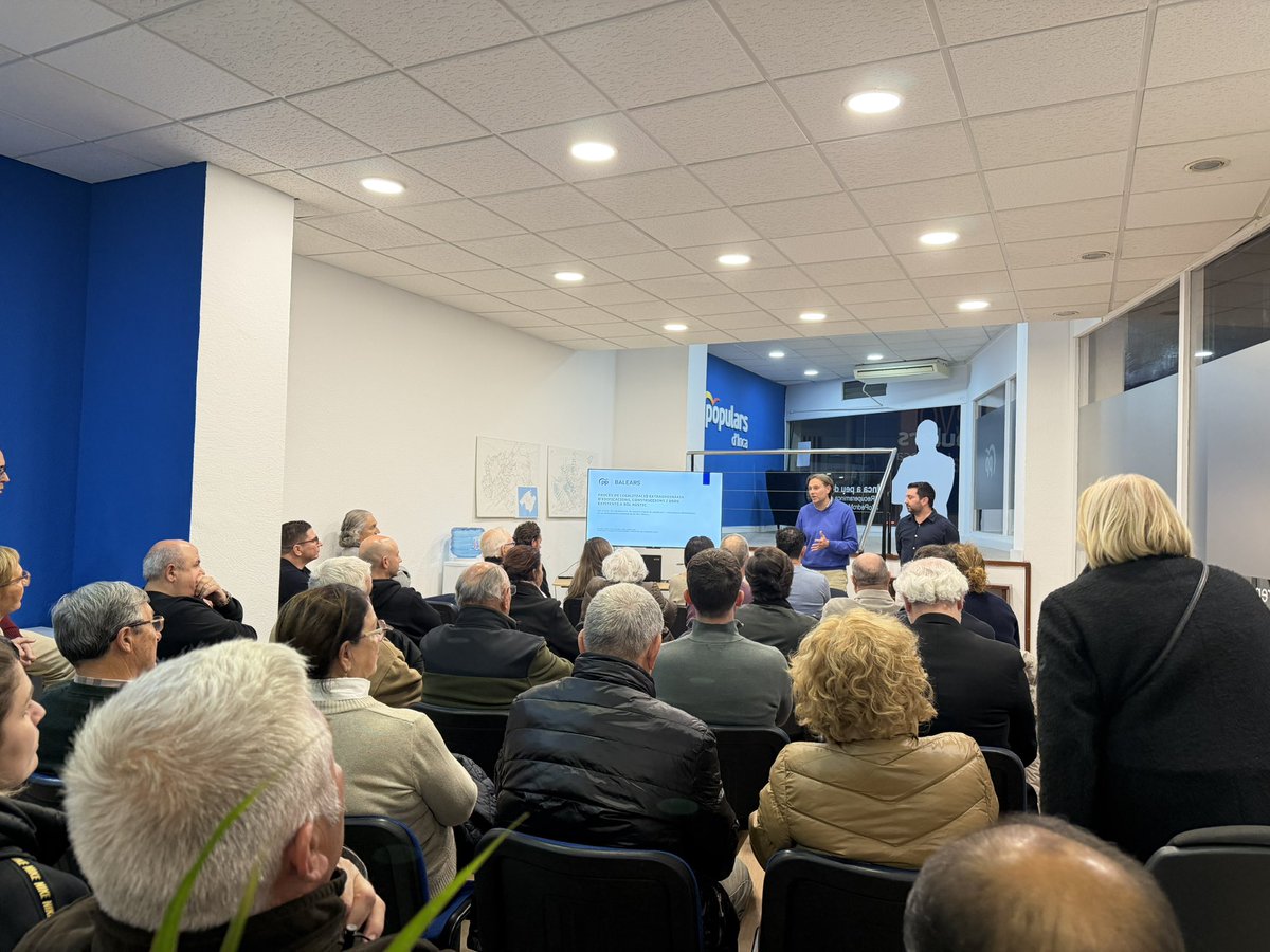 PopularsInca's tweet photo. Avui hem celebrat a Inca una Junta Local sobre el procés de legalització extraordinària en sòl rústic, gràcies a la llei impulsada per @MargaProhens .
Amb les explicacions de Jaume Ferriol i Llorenç Perelló, on ens han acompanyat una cinquantena de veïns.
#PPInca https://t.co/0LQm0oSMu2