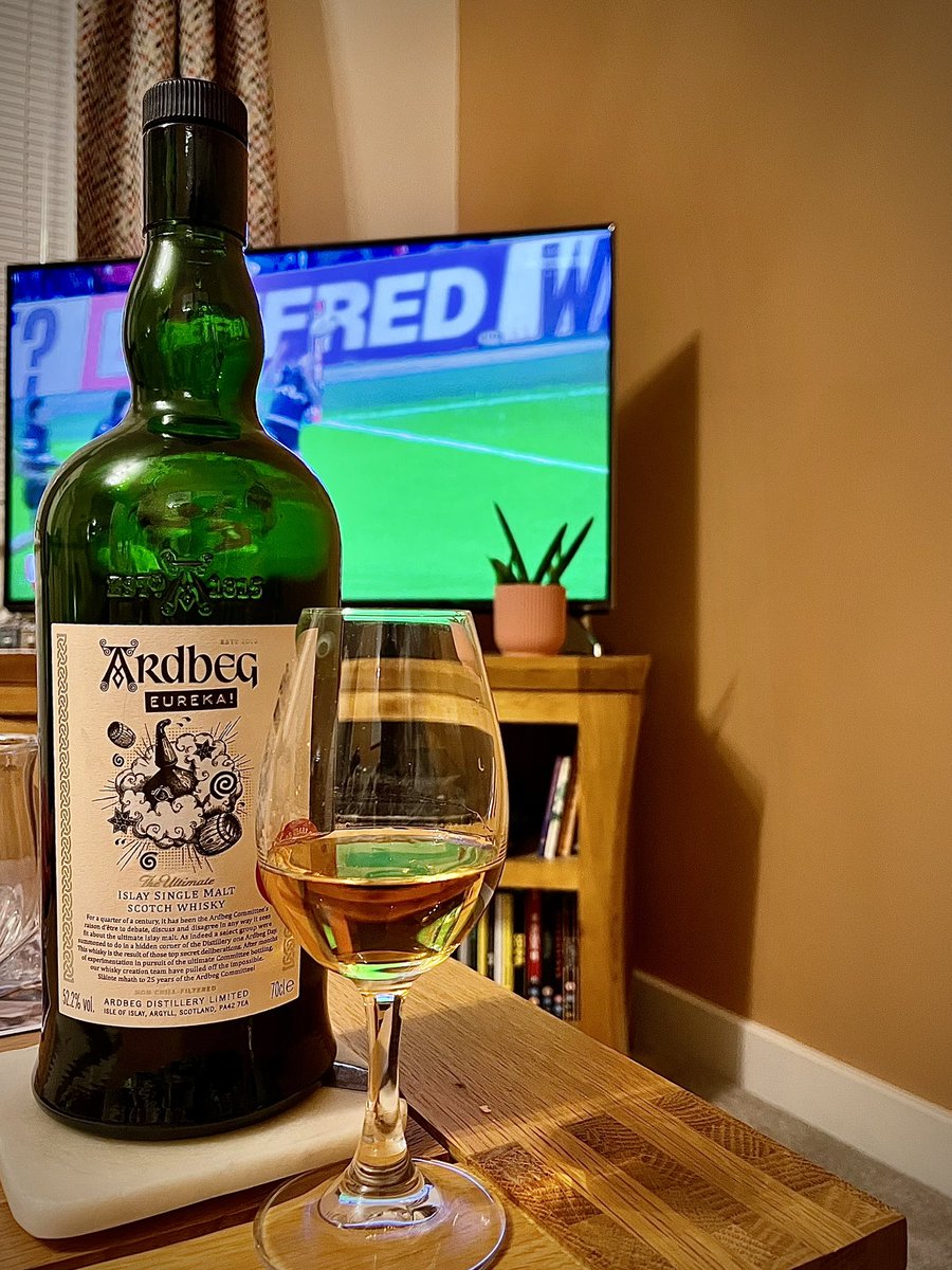 ForTheDram's tweet photo. Last dram of being 40… the @Ardbeg Eureka 25th anniversary Committee release last year… such a beauty… 🍫🌾🥃
#whisky #singlemalt #singlemaltwhisky #ardbegwhisky #ardbegcommittee https://t.co/HJwkcdin8v