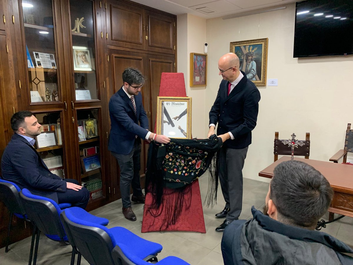 DoloresdelCerro's tweet photo. En la tarde de hoy ha sido presentado en nuestra Casa Hermandad el cartel de la Semana Santa 2026 de la Tertulia Cofrade @TC_Munidor, obra de Juan Jesús Ruiz @JUANJECOFRADE2 https://t.co/mv8kO8cl7R