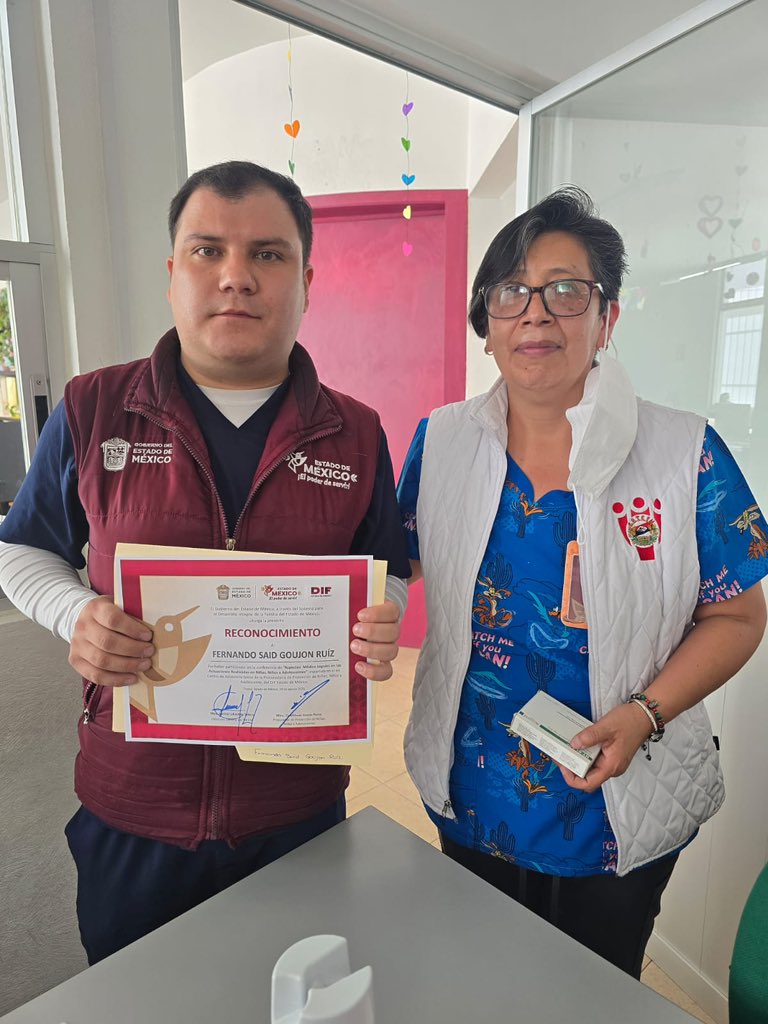 DIFEM_'s tweet image. En la #FamiliaDIFEM, reconocemos al personal de nuestros  #CAS por su esfuerzo constante en capacitarse y certificarse; su preparación se traduce en cuidado con amor, acompañamiento cercano y un compromiso genuino con el bienestar de nuestras #NNA. 👧🏻❤️👦🏻 #ElPoderDeServir