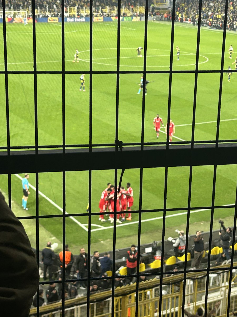 MarcusHogg96's tweet photo. That was absolutely superb. Amazing what can happen when you let some very good players actually play football, as well as having some tactical nous. Also refreshing to see VP take this competition seriously… early days, of course, but that was very promising. You Reds! #nffc https://t.co/mqGRcdIjCz