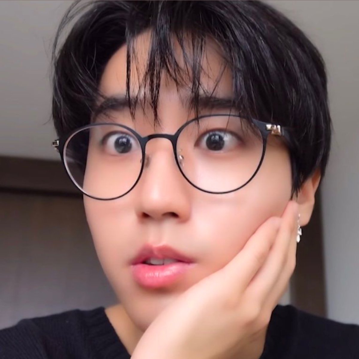 ji_jjaem's tweet photo. I love nerds (han jisung) https://t.co/psZjdqMsne