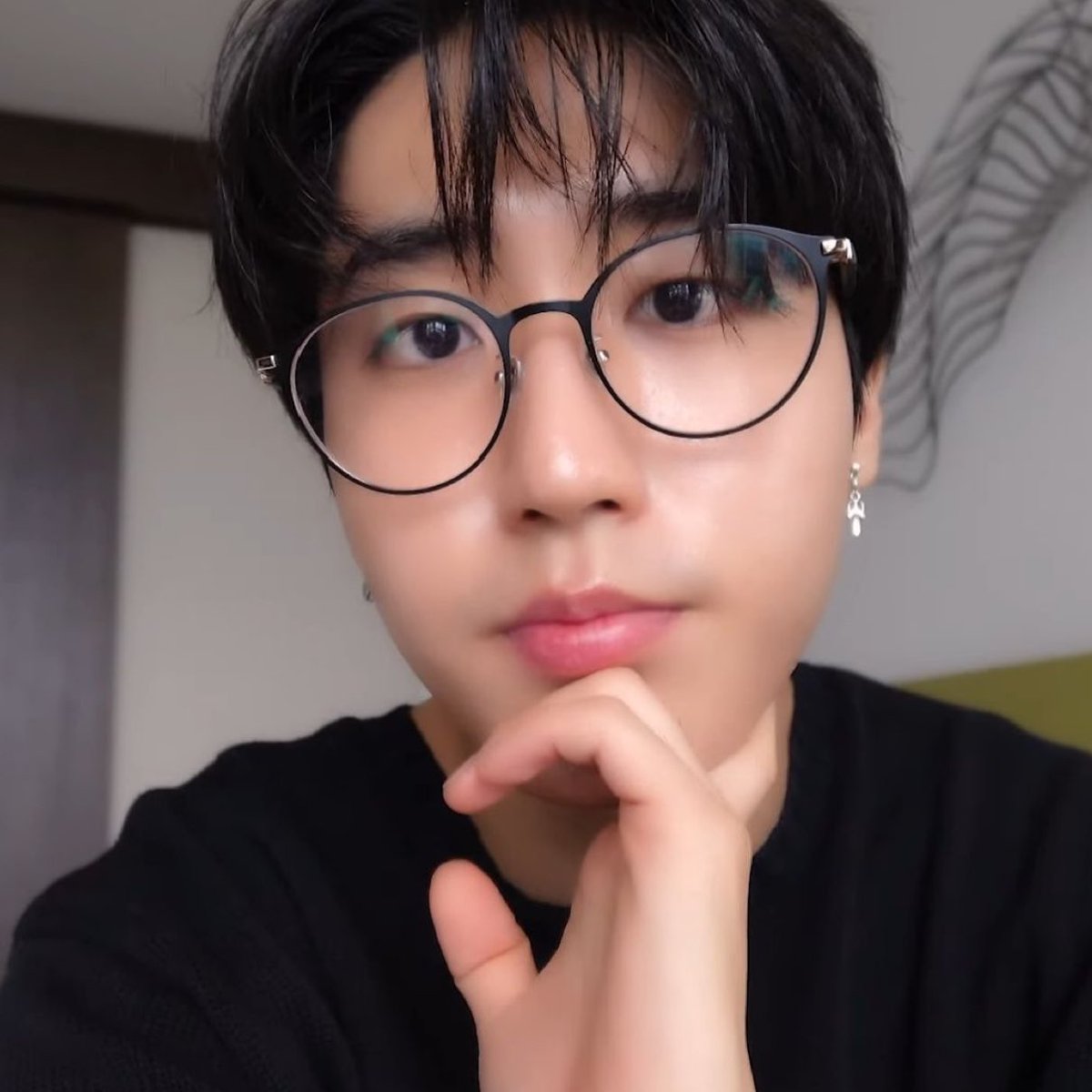 ji_jjaem's tweet photo. I love nerds (han jisung) https://t.co/psZjdqMsne