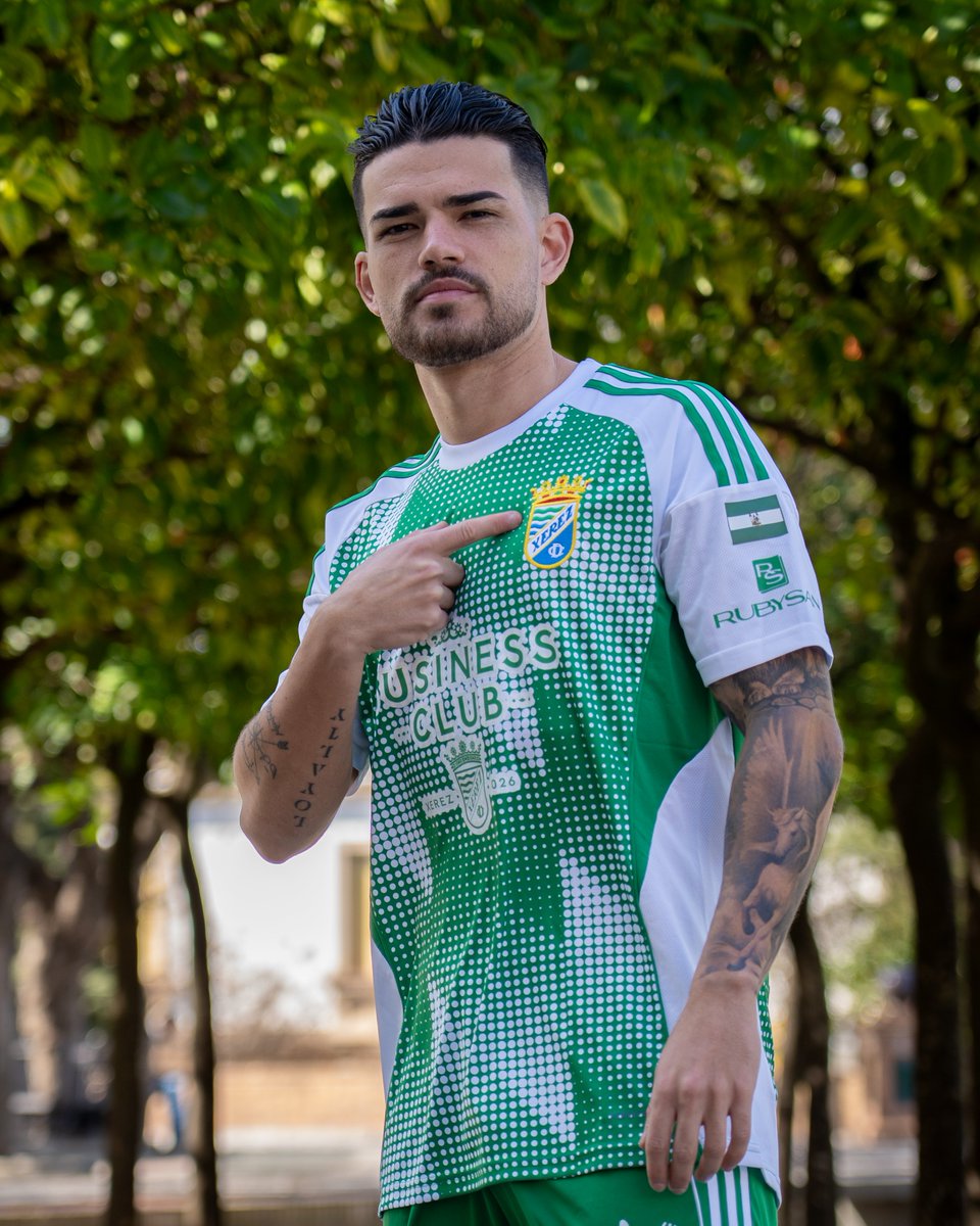 XerezCD_OFICIAL's tweet photo. 💚🤍💚

Los 𝘅𝗲𝗿𝗲𝗰𝗶𝘀𝘁𝗮𝘀 queremos 𝘃𝗼𝗹𝘃𝗲𝗿 𝗮 𝘀𝗲𝗿 𝗹𝗼 𝗾𝘂𝗲 𝗳𝘂𝗶𝗺𝗼𝘀.

🆕 Equipación conmemorativa por el 𝗗𝗶́𝗮 𝗱𝗲 𝗔𝗻𝗱𝗮𝗹𝘂𝗰𝗶́𝗮.
✅ Venta física en tienda desde este viernes 20 de febrero (edición limitada).

#Xerez x @adidasfootball https://t.co/pDeFKFcbyz