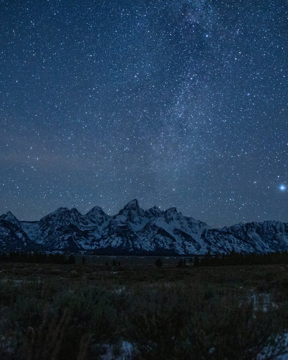 visitwyoming's tweet photo. Experience Wyoming’s incredible night skies, a dream destination for stargazers and astrophotographers 🌌

Ready to trade city lights for starry skies? Start planning: https://t.co/YH2IjqEDeg

📍Teton County

#ThatsWY https://t.co/SGXwfpNILv