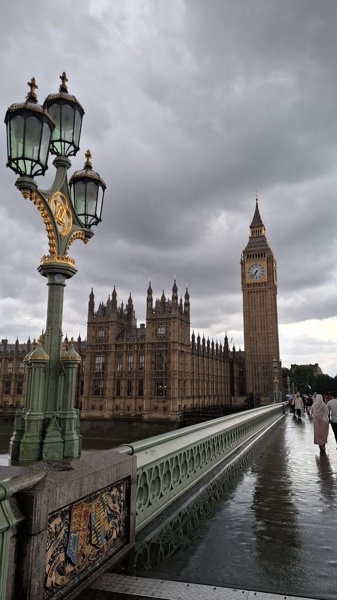 echoesofworld's tweet image. London or Edinburgh?