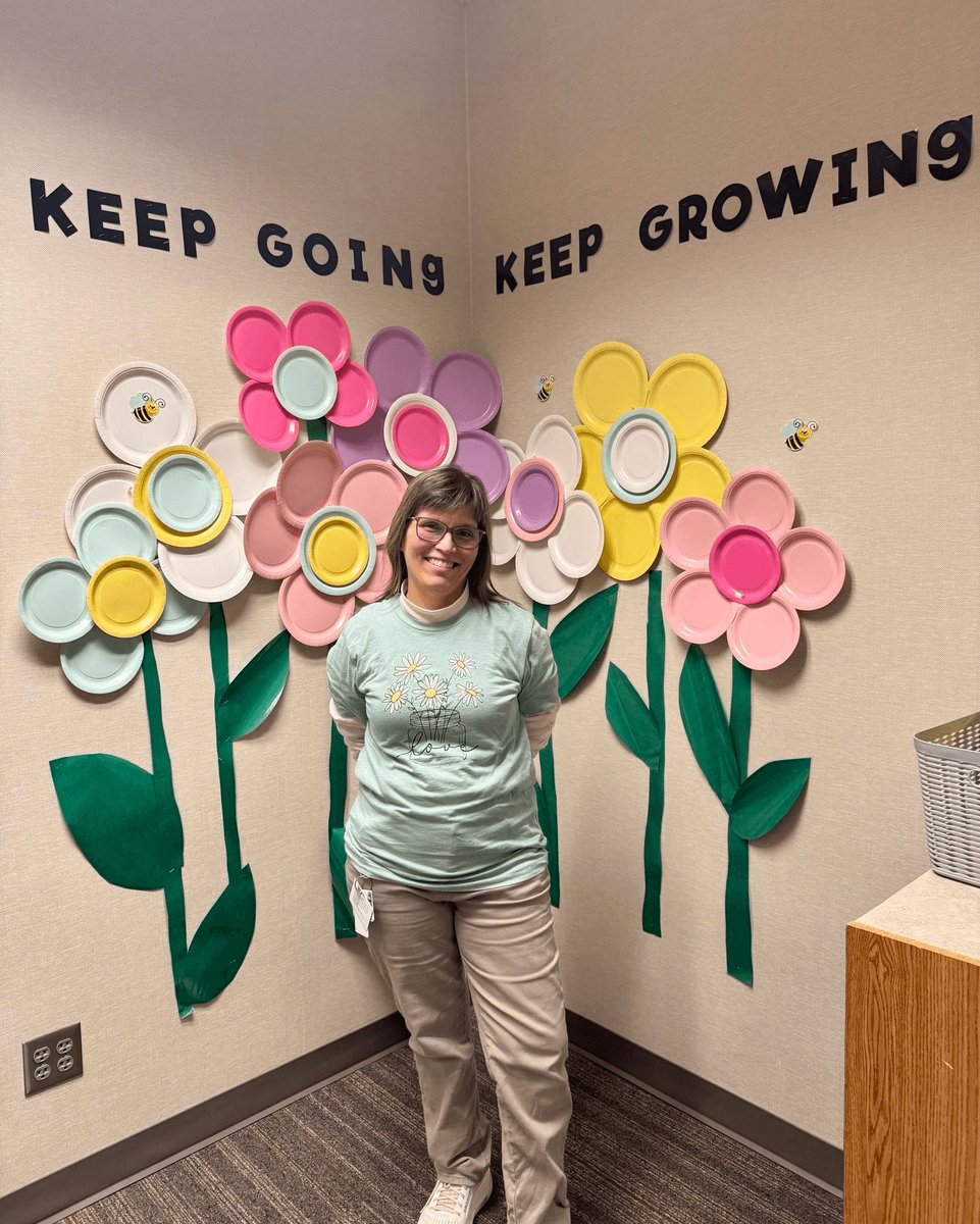 Throwback Thursday Special Feature - Mrs. Davis

27 years of teaching and she still loves what she does! 🍎 Mrs. Davis has been part of the Creekside family since the doors first opened in 2004, supporting our amazing 6th, 7th, and 8th grade resource students.