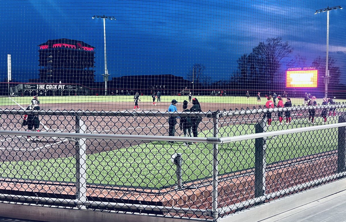 Maylee2032's tweet photo. @JaxStateSB game lastnight!! And they come away with a big W!! 🐔🥎

Can’t wait to attend a camp soon!! 

@JulieBoland5 @CoachSims_JSU @GarrettSkelton5 @Unity12U https://t.co/Dd5W20Tg5S