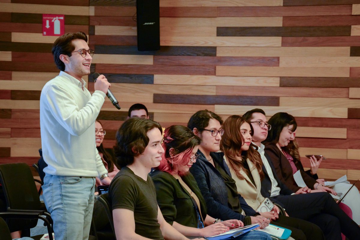 Hoy regresé con mucho gusto al <a href="/CIDE_MX/">CIDE</a> para participar en el Foro Académico sobre el Proyecto del Plan General de Desarrollo 2025–2045 de la Ciudad de México, instrumento que orientará la visión de largo plazo de la capital.
Agradezco a las y los académicos, de distintas