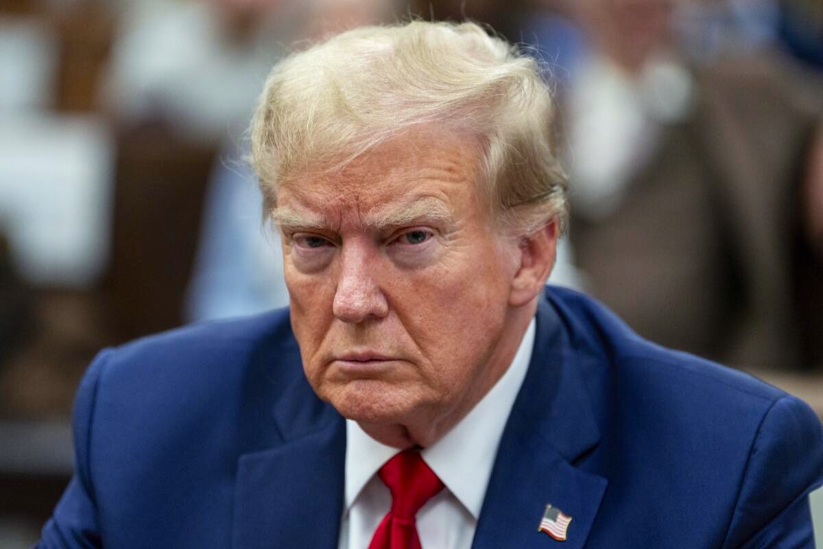 remarks's tweet image. JUST IN: 🇺🇸🇬🇧 President Trump says arrest of ex-Prince Andrew is "a shame."

"I think it's so bad for the royal family. It’s very, very sad. To me, it's a very sad thing."