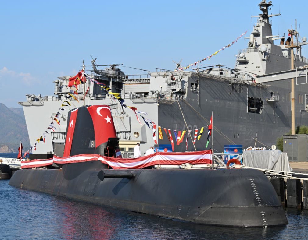 Yunanistan’dan silah sözleşmelerine Türkiye maddesi

Yunanistan, gelecekteki silah alım sözleşmelerine, üreticilerin aynı ekipmanları daha sonra Turkiye’ye satmasını engelleyen bir madde eklemeyi değerlendiriyor.

Bu adım, iki ülke arasındaki süregelen gerilim ortamında Atina’nın