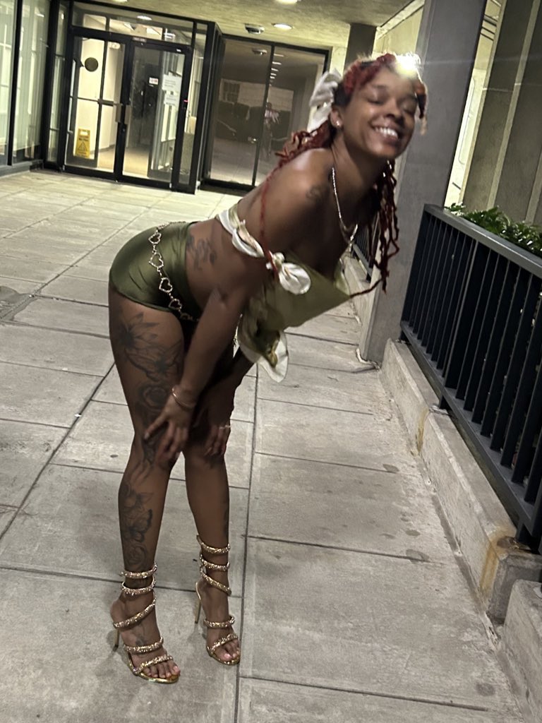 AgeaLuv's tweet photo. @BaddiesCarolina Taking friend applications Columbia sc 😎🙃💜 https://t.co/8BoguXOUfI
