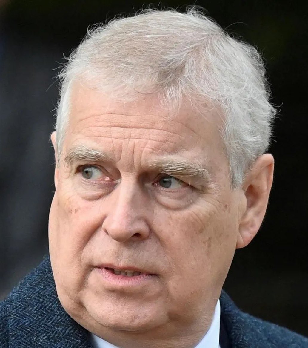 Qanonplus17's tweet photo. JUST IN: 🇺🇸🇬🇧 President Trump says arrest of ex-Prince Andrew is "a shame."

"I think it's so bad for the royal family. It’s very, very sad. To me, it's a very sad thing." https://t.co/6WAhIvjs3z