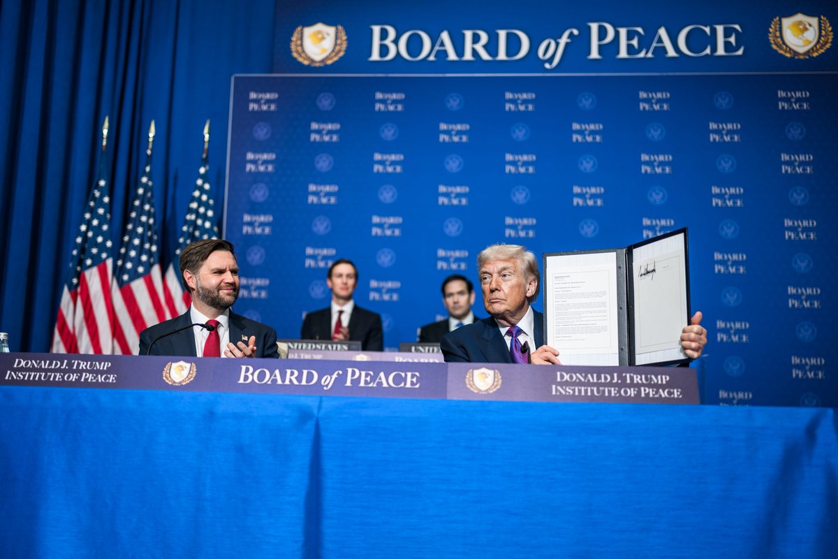 Dan Scavino tweet media