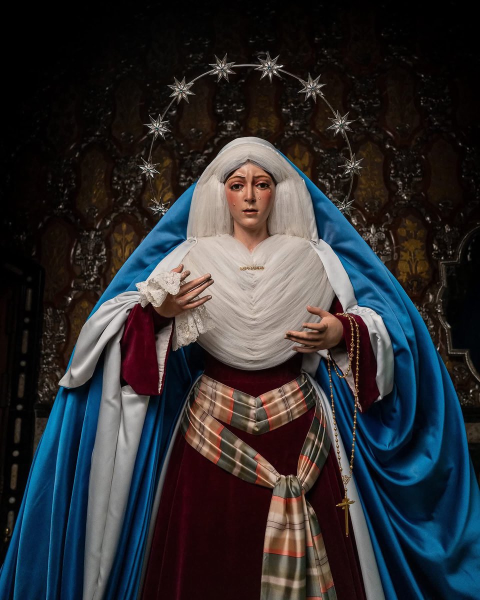 MadredeSevilla's tweet photo. Virgen digna de alabanza https://t.co/M0WXhm3xBX