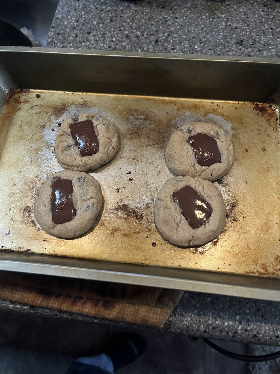 therealMADUBS's tweet photo. 5mg THC chocolate chip cookies #weed #thc #cookies https://t.co/QHrPMAmb58
