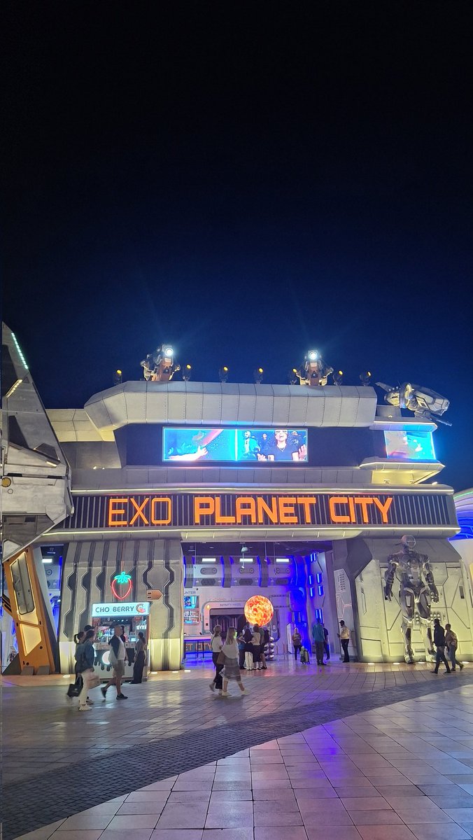 AnnknownDKS's tweet photo. Wala naman @weareoneEXO dito 🥴😅 https://t.co/4tXljMPpKO