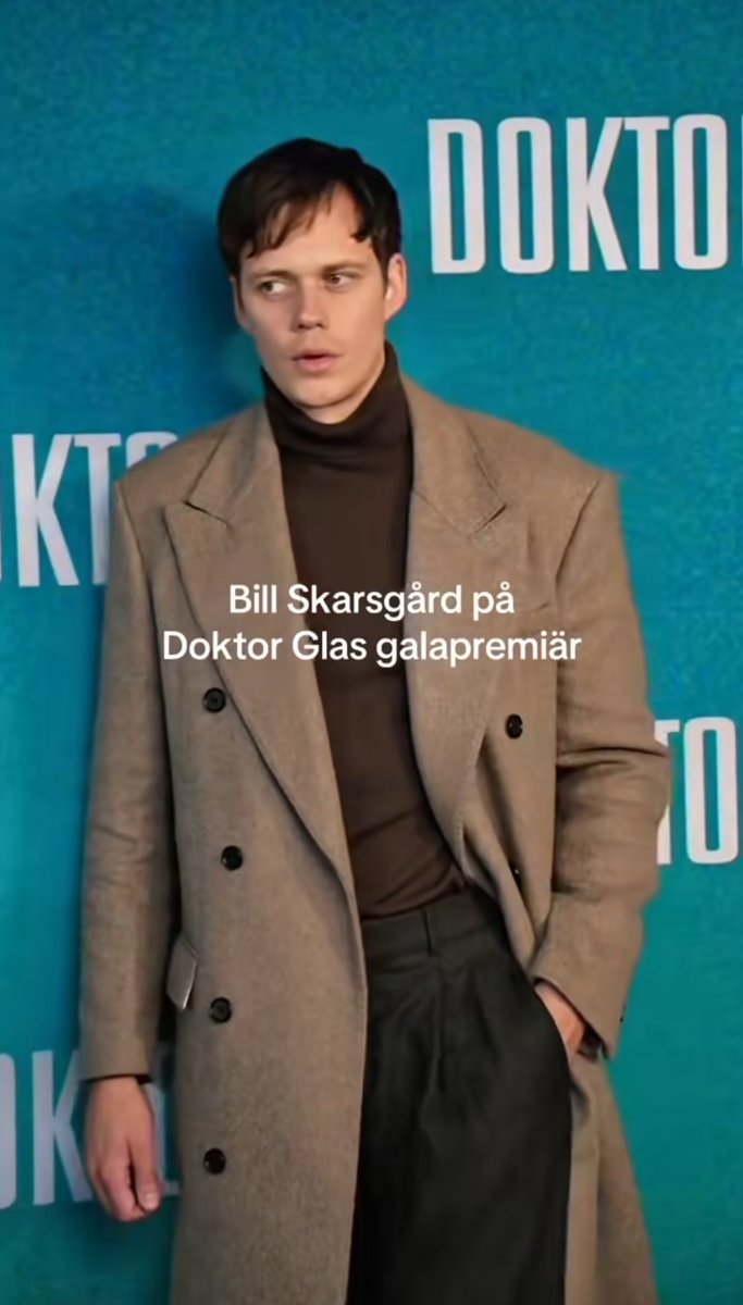 skarsgardjo's tweet photo. ELE É O HOMEM MAIS LINDO DO MUNDO https://t.co/3xVRArSuZd