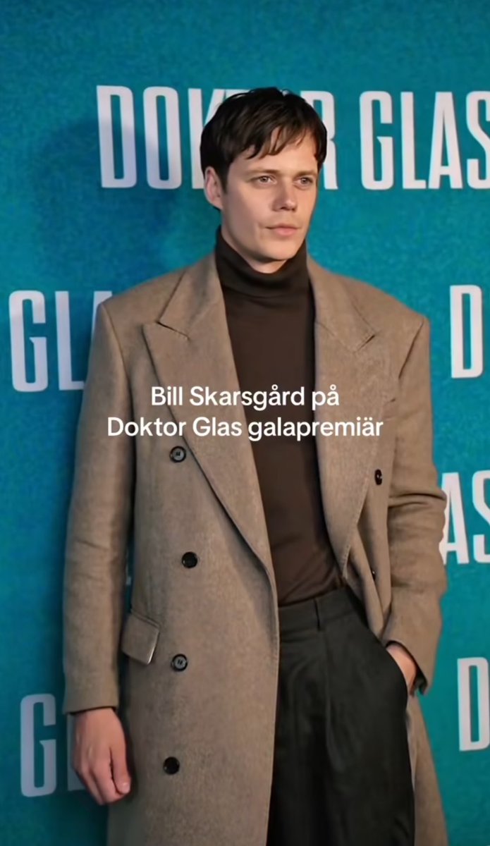 skarsgardjo's tweet photo. ELE É O HOMEM MAIS LINDO DO MUNDO https://t.co/3xVRArSuZd