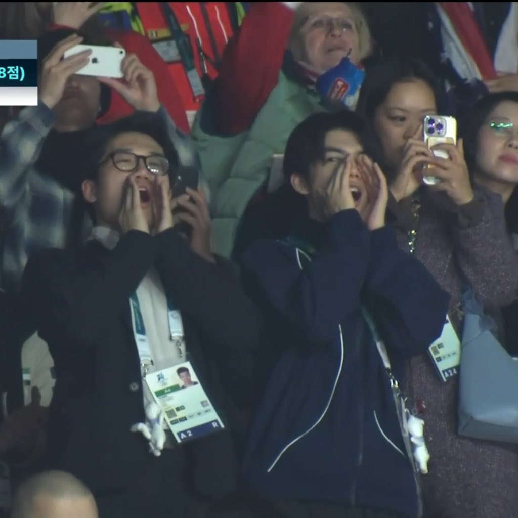 응원한다구 차주나 새부리 한껏 나옴ㅋㅋㅋㅋㅋ ( ﾌ๑•̀ ਊ•́)ﾌ