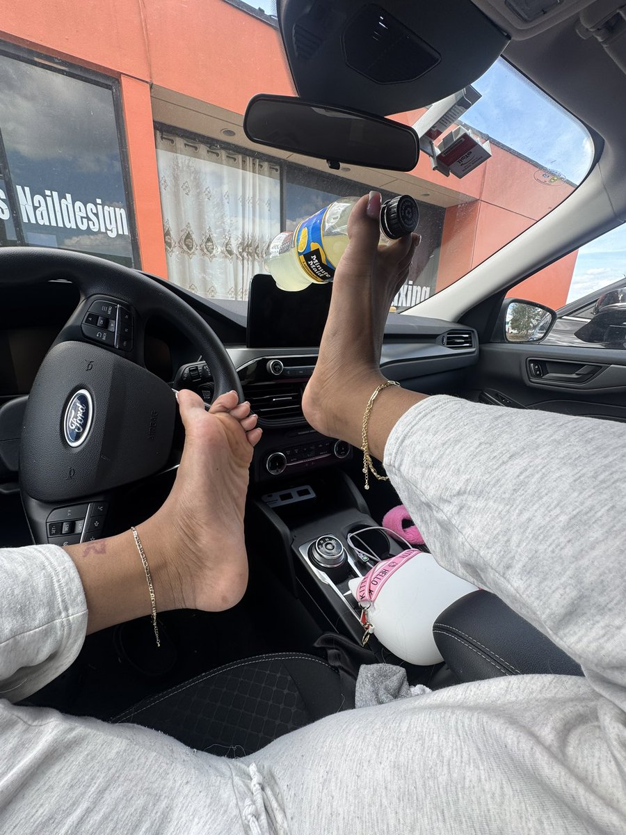 imanisxles's tweet photo. can i put my ashy feet up in your car? https://t.co/vDZ6Xjf3iv