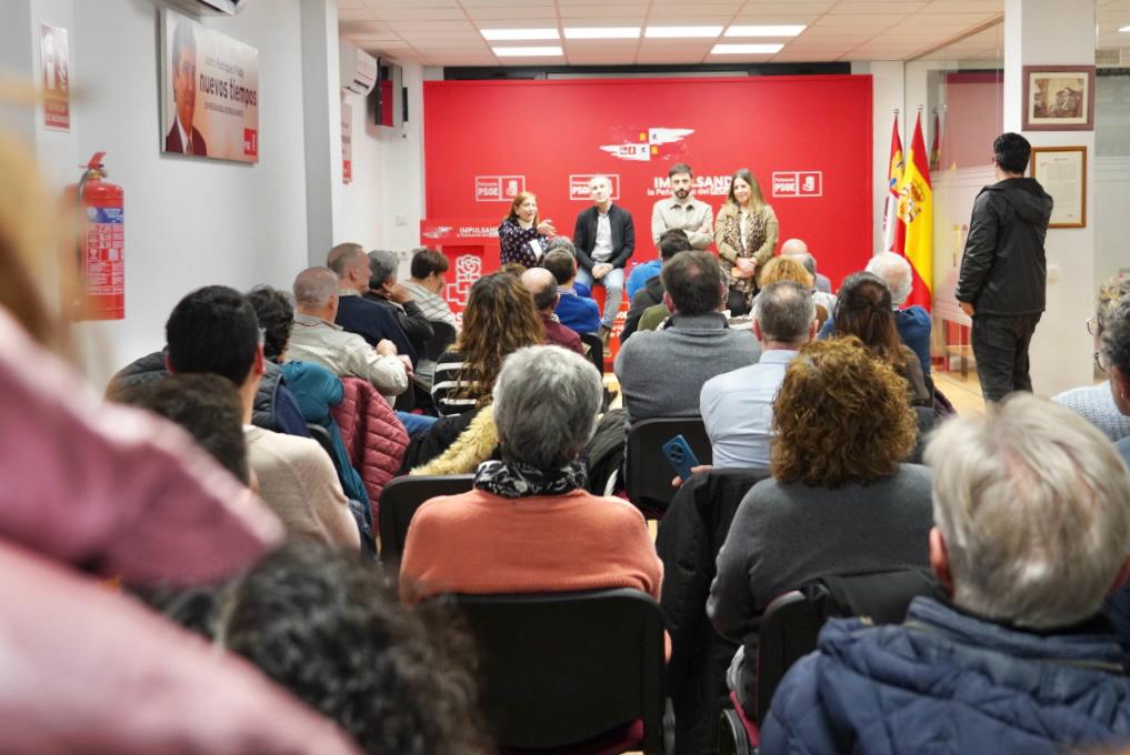 PSOESalamanca's tweet photo. 🔴 La ruta de la candidatura del PSOE de Salamanca a las Cortes ha llegado a Peñaranda, donde se ha realizado la presentación de la misma.

👉 Compromiso, fuerza y muchas ganas de trabajar por el CAMBIO son nuestras señas de identidad. https://t.co/HUFANJloFf