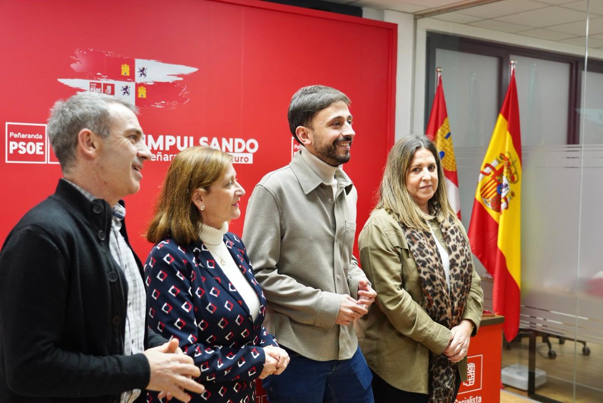 PSOESalamanca's tweet photo. 🔴 La ruta de la candidatura del PSOE de Salamanca a las Cortes ha llegado a Peñaranda, donde se ha realizado la presentación de la misma.

👉 Compromiso, fuerza y muchas ganas de trabajar por el CAMBIO son nuestras señas de identidad. https://t.co/HUFANJloFf