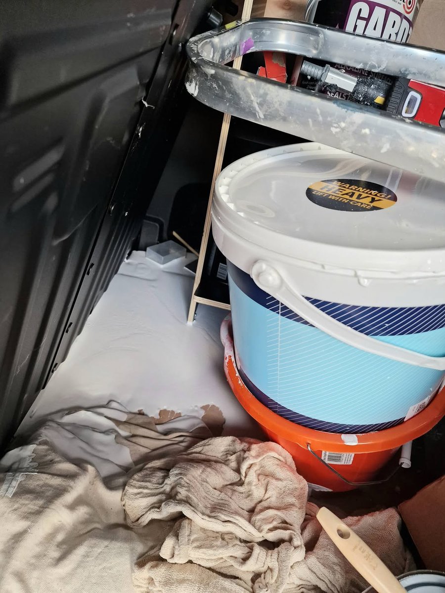 DecoratorsU's tweet image. It’s not ideal, but it could have been a lot worse.

#decorator #painter #equipment