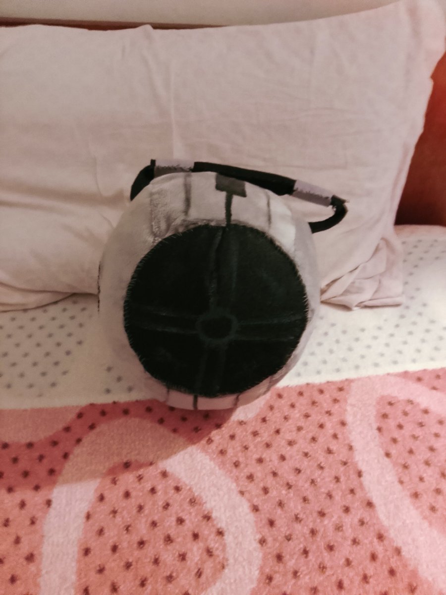 jelipherr's tweet photo. 5 hours. Plush fabric. Felt. Paint. Pain.

Wheatly handmade
Real
#portal2 #portal #wheatley #handmade https://t.co/ZBJldRFbYd
