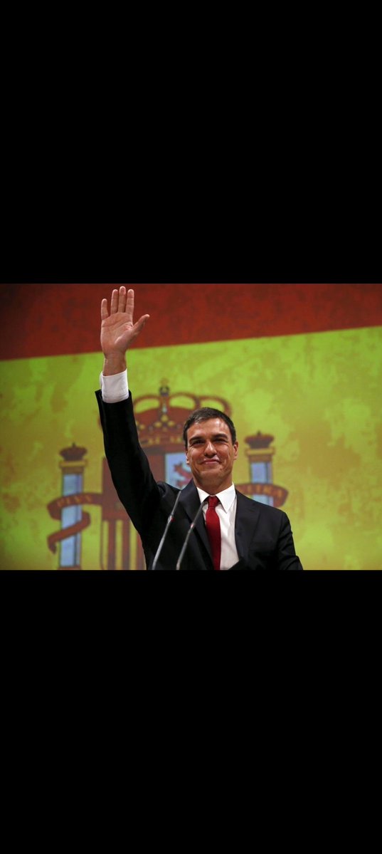 Hola 👋 aquí <a href="/sanchezcastejon/">Pedro Sánchez</a> haciendo el saludo NAZI  y con la bandera de España detrás ,pero si lo hace <a href="/vitoquiles/">Vito Quiles 🇪🇸</a> que no hay ninguna connotación nazi se le tiran al cuello