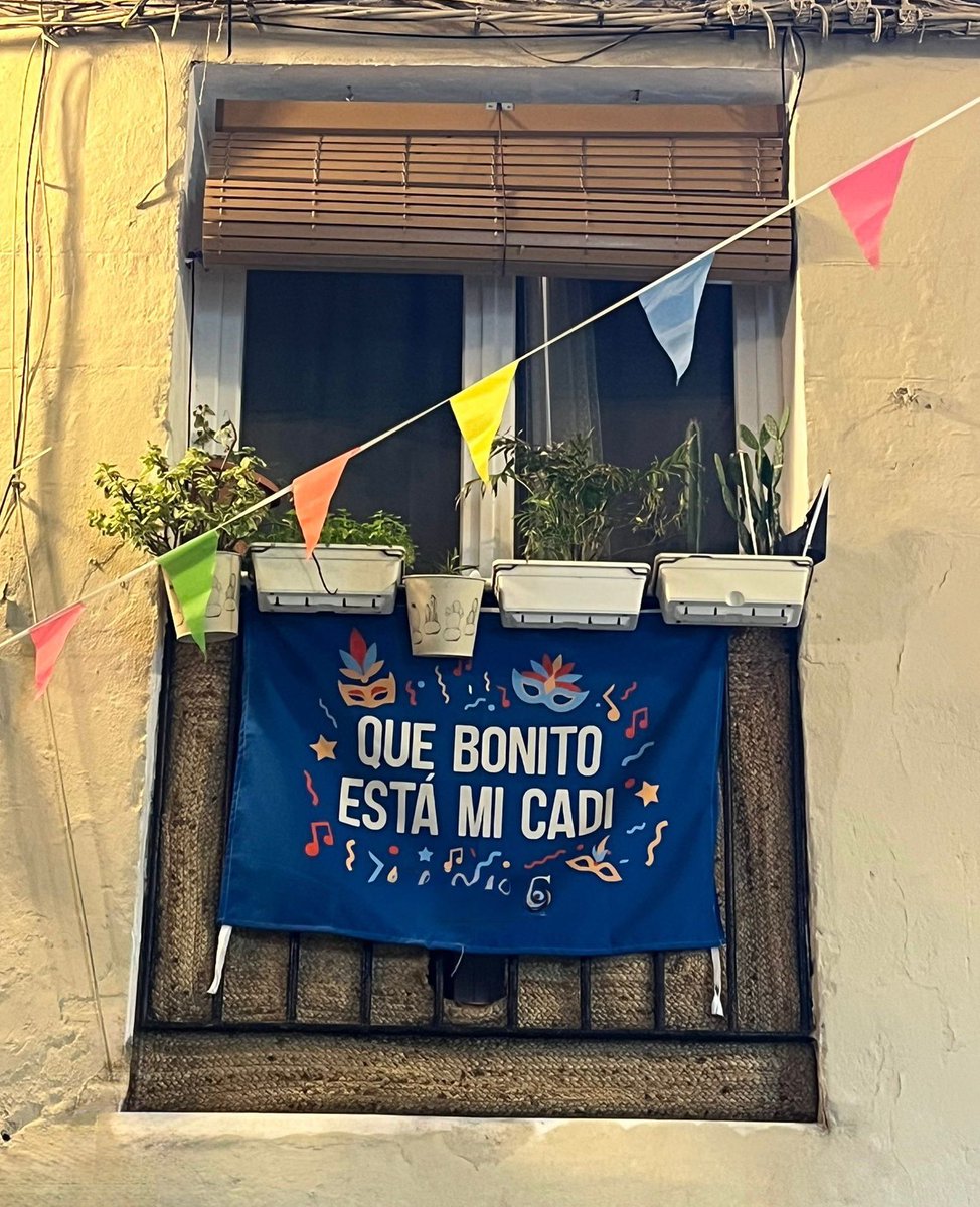 🎶🥁 “Que rebosa de alegría… cuando llega el Carnaval….”