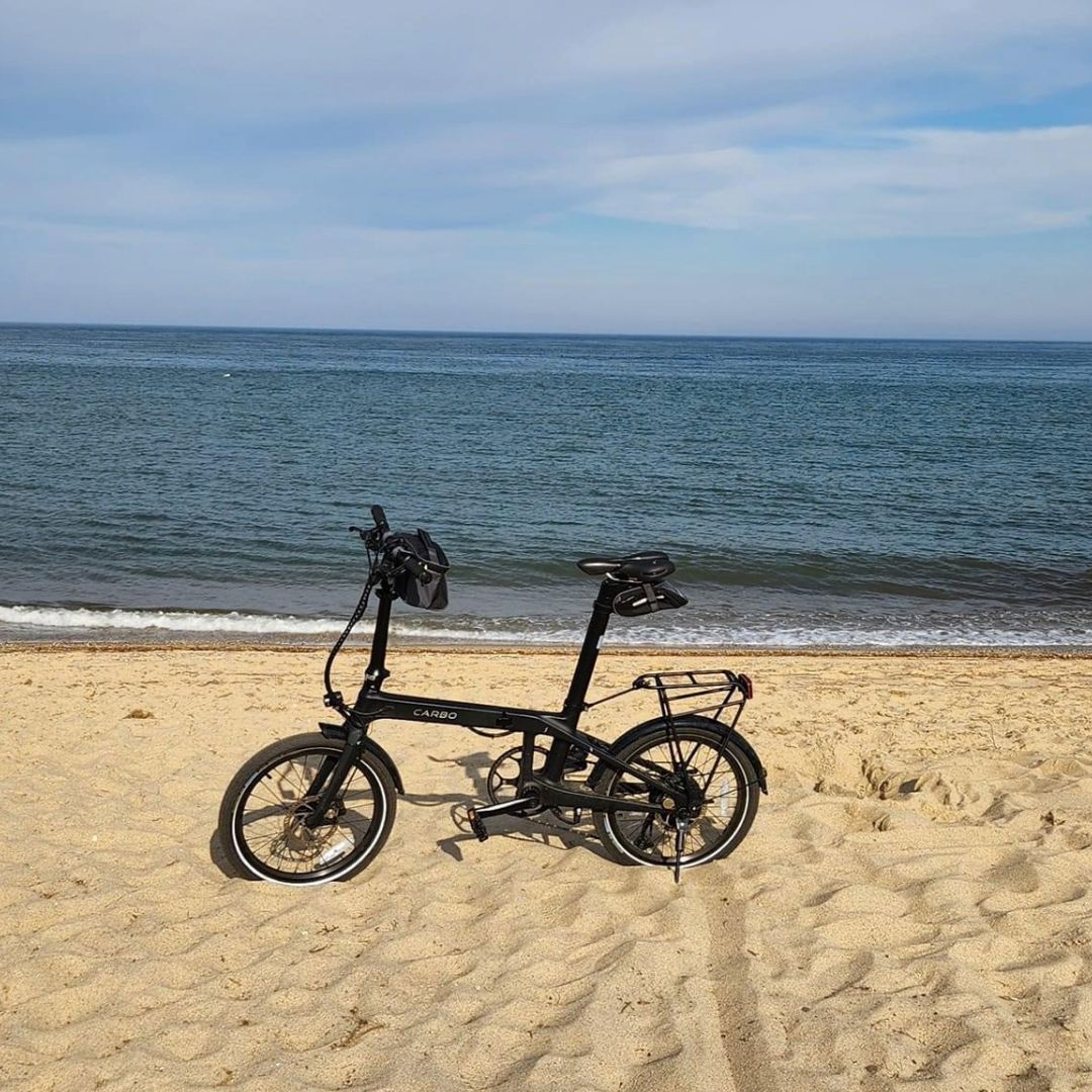 What do you miss more — the beach of your CARBO on the beach?

#ridecarbo #carbo #carboelectricbike #ebike #foldingebike #lightweightebike

Images courtesy of our CARBO community.