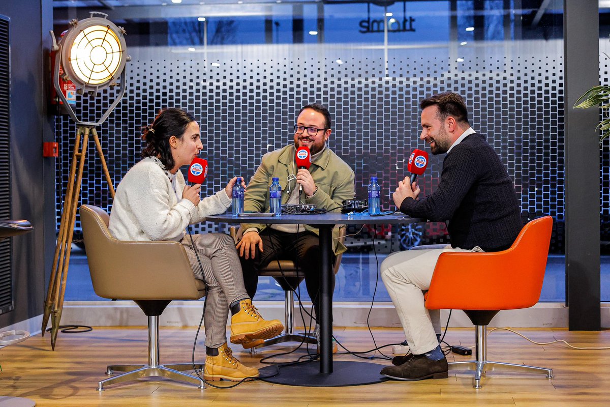 RMarcaAsturias's tweet photo. 🆕 Nuevo capítulo de “𝐍𝐨 𝐭𝐨𝐝𝐨 𝐞𝐬 𝐟𝐮́𝐭𝐛𝐨𝐥” con @chelacifu y @borfgarcia

🌟🚙 Desde @grupoadarsa

🔵 @AlvaroQueipo y su cara más deportiva: Remero antes que político 

🥋 Izán Álvarez cumple 

💬 Olga Marset y las claves de la comunicación

📻 https://t.co/fhD9ocNqyX https://t.co/kotm7NoJO5