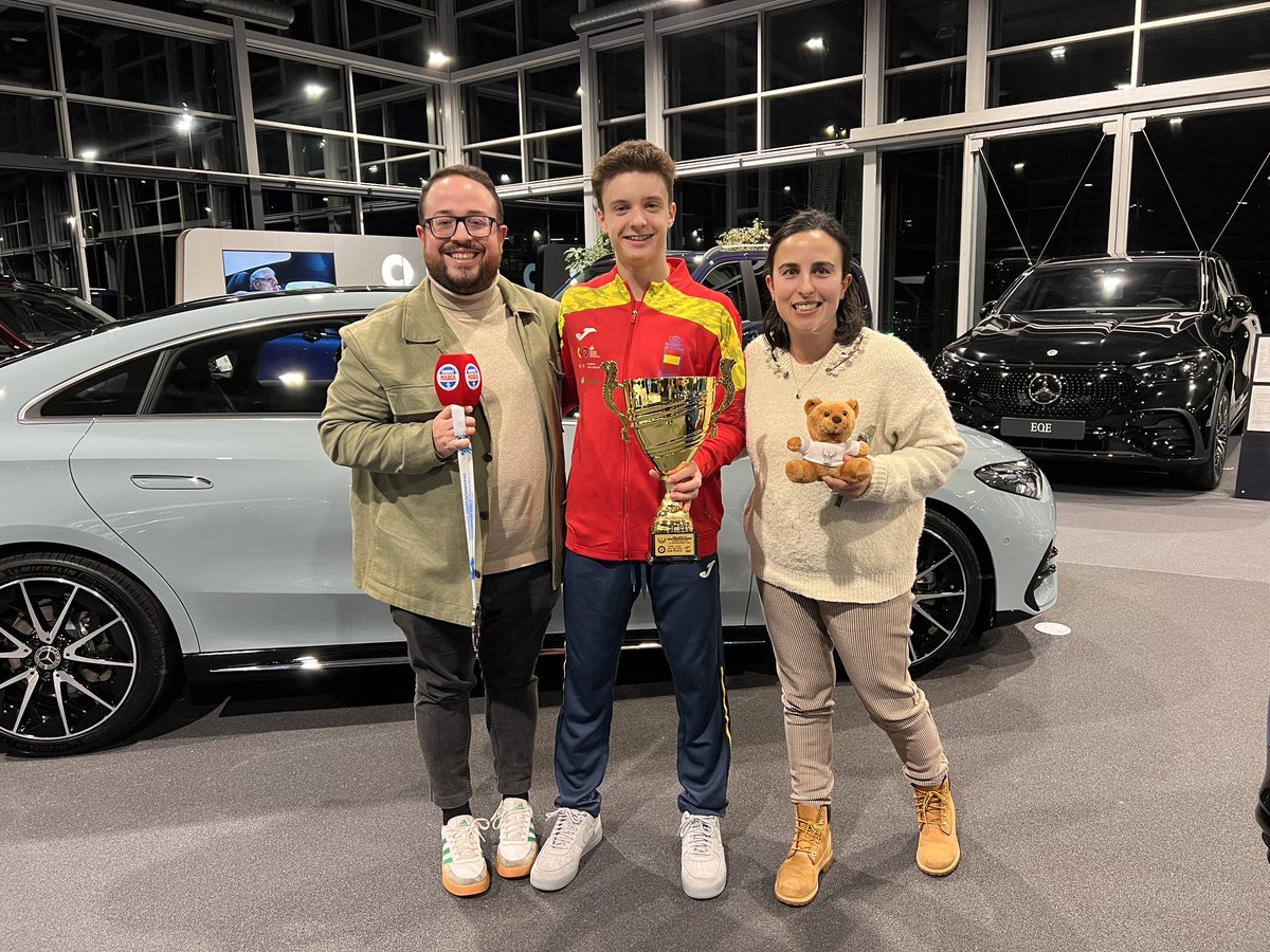 RMarcaAsturias's tweet photo. 🆕 Nuevo capítulo de “𝐍𝐨 𝐭𝐨𝐝𝐨 𝐞𝐬 𝐟𝐮́𝐭𝐛𝐨𝐥” con @chelacifu y @borfgarcia

🌟🚙 Desde @grupoadarsa

🔵 @AlvaroQueipo y su cara más deportiva: Remero antes que político 

🥋 Izán Álvarez cumple 

💬 Olga Marset y las claves de la comunicación

📻 https://t.co/fhD9ocNqyX https://t.co/kotm7NoJO5