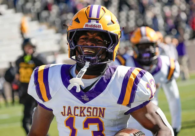 DynastyCoachA's tweet photo. On a recent Devy Devotional, we broke down the top 2026 freshman recruits at QB and RB. Missed it or prefer reading? Here's the article version! (Link below) https://t.co/ZzJCY5WMHZ