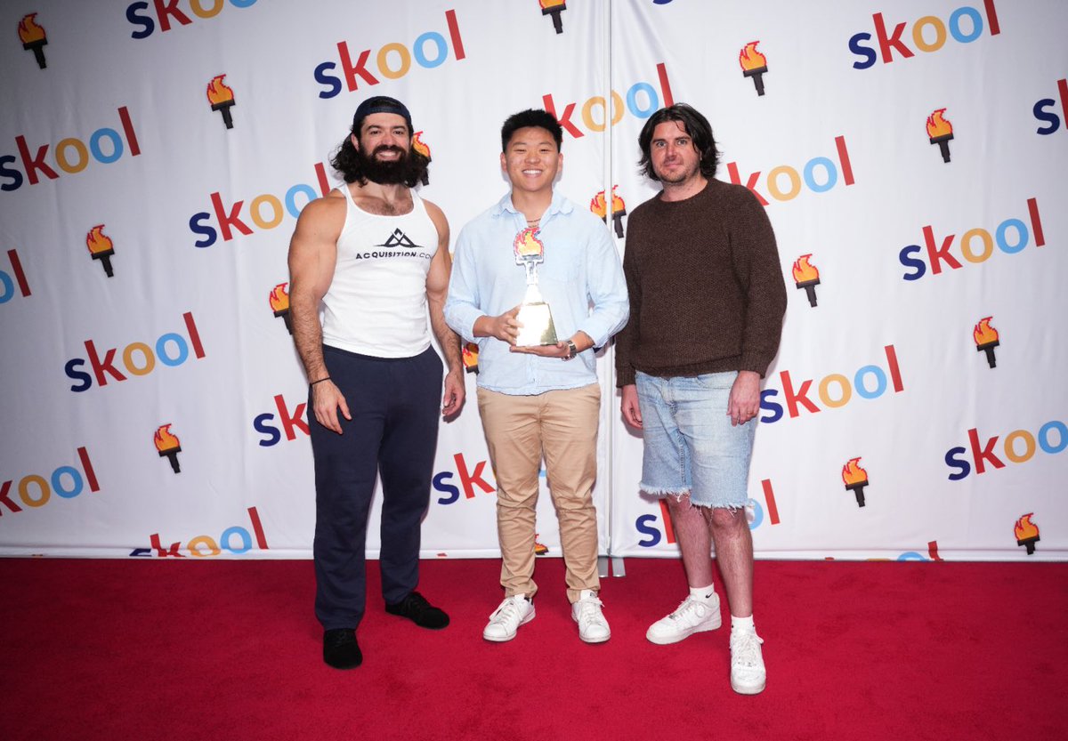 HGISkool's tweet photo. AI Automation Society
With 261K members &amp; >400K on YouTube, Skool Games winner Nate absolutely kills it in the automation product game.  
With 100+ free n8n templates, post writing agents &amp; email generators, this community loves building on what AI is offering every day. https://t.co/V2K2xnWf5W