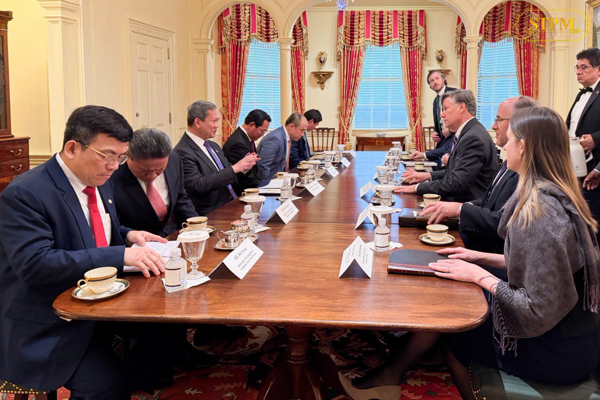 Dr_Hunmanet_PM's tweet photo. ជួបជាមួយ ឯកឧត្តម Christopher Landau អនុរដ្ឋមន្ត្រីការបរទេសអាមេរិក ក្នុងជំនួបសម្តែងការគួរសម និងពិភាក្សាការងារ។

សហរដ្ឋអាមេរិក រសៀលថ្ងៃព្រហស្បតិ៍ ទី១៩ កុម្ភៈ ២០២៦

Receiving a courtesy call and having a discussion with Honorable Christopher Landau, U.S. Deputy Secretary of State

USA, Thursday afternoon, 19 February 2026

#ហ៊ុនម៉ាណែត #Hunmanet #កម្ពុជា #cambodia #សន្តិភាពនៅកម្ពុជា #Peaceincambodia
