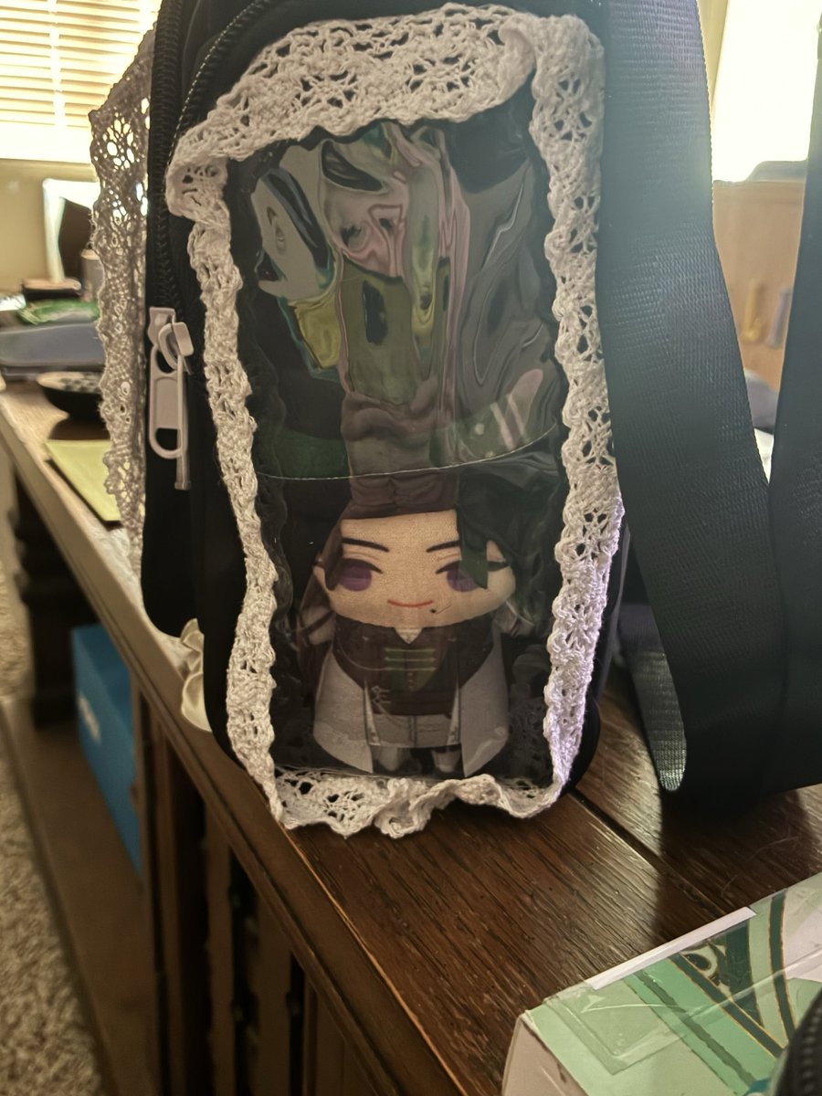 halohoneybee's tweet photo. got my bag and pins in the mail today!! oshi bag has been made (i will be adding a few little accessories with the pins and getting a keychain soon) 
#ジールみて #デボネみる https://t.co/S2gB3Q0j8W