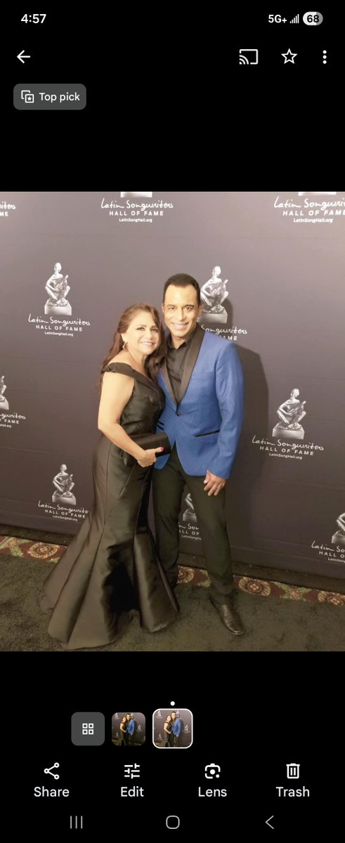 icampuzano's tweet photo. Tbt:  Recuerdo de Miami con el cantante Jon Secada, durante el evento Musa Awards. #IrmaCampuzanoTV #asolasconirmayever #jonsecada https://t.co/dFPO0O5T1T