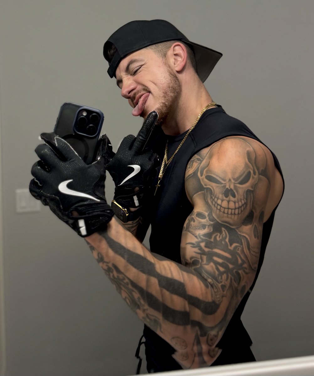 Daddy Shawn 👟 tweet media