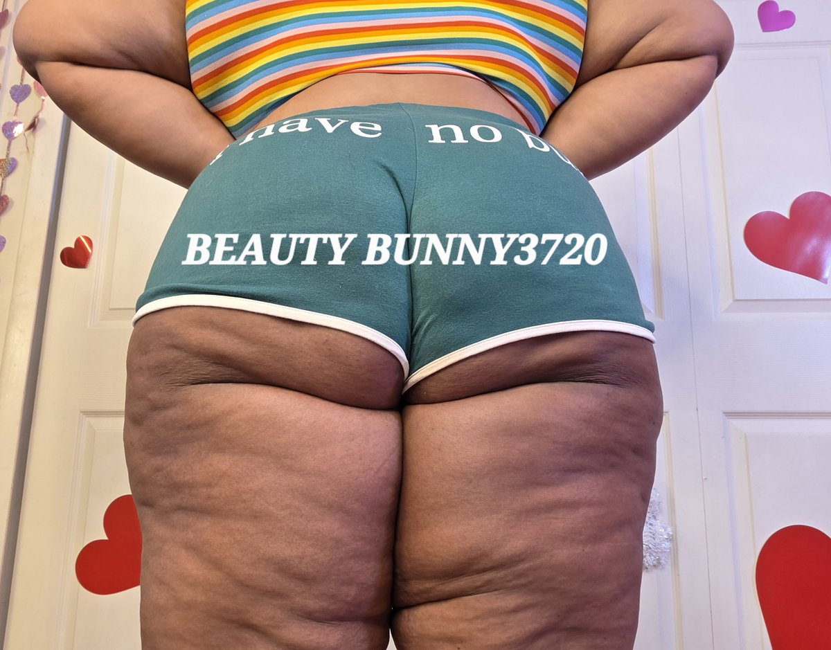 BEAUTYBUNNNYY's tweet photo. ROSES ARE RED, CURVES ARE DIVINE… HOPE YOU BROUGHT ENOUGH HANDS FOR MINE 💌 🍑 

#CurvyConfidence
#ThickAndThriving
#BodyConfidence
#CurvesAhead
#SelfLoveSeason
#BBWBeauty
#ConfidenceIsSexy
#HeartbreakerEnergy
#SpicyValentine 
NEW CONTENT OTW 😜 
https://t.co/ELIjiZhviV https://t.co/rpdZfy2Jat