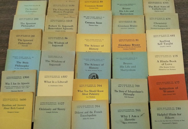 aurelianbasa's tweet photo. @tallboythinlegs Few books will fit your pocket as well as these https://t.co/DInHdxnXbg